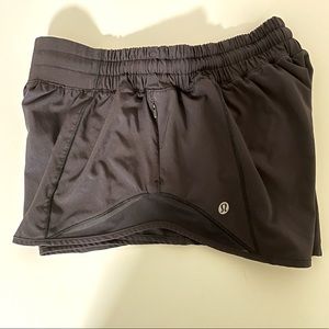 Lululemon Hotty Hot Low Rise Lined Short 2.5 inch Sz 4 Black